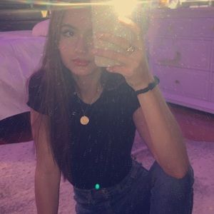 Meet your Posher, Olivia